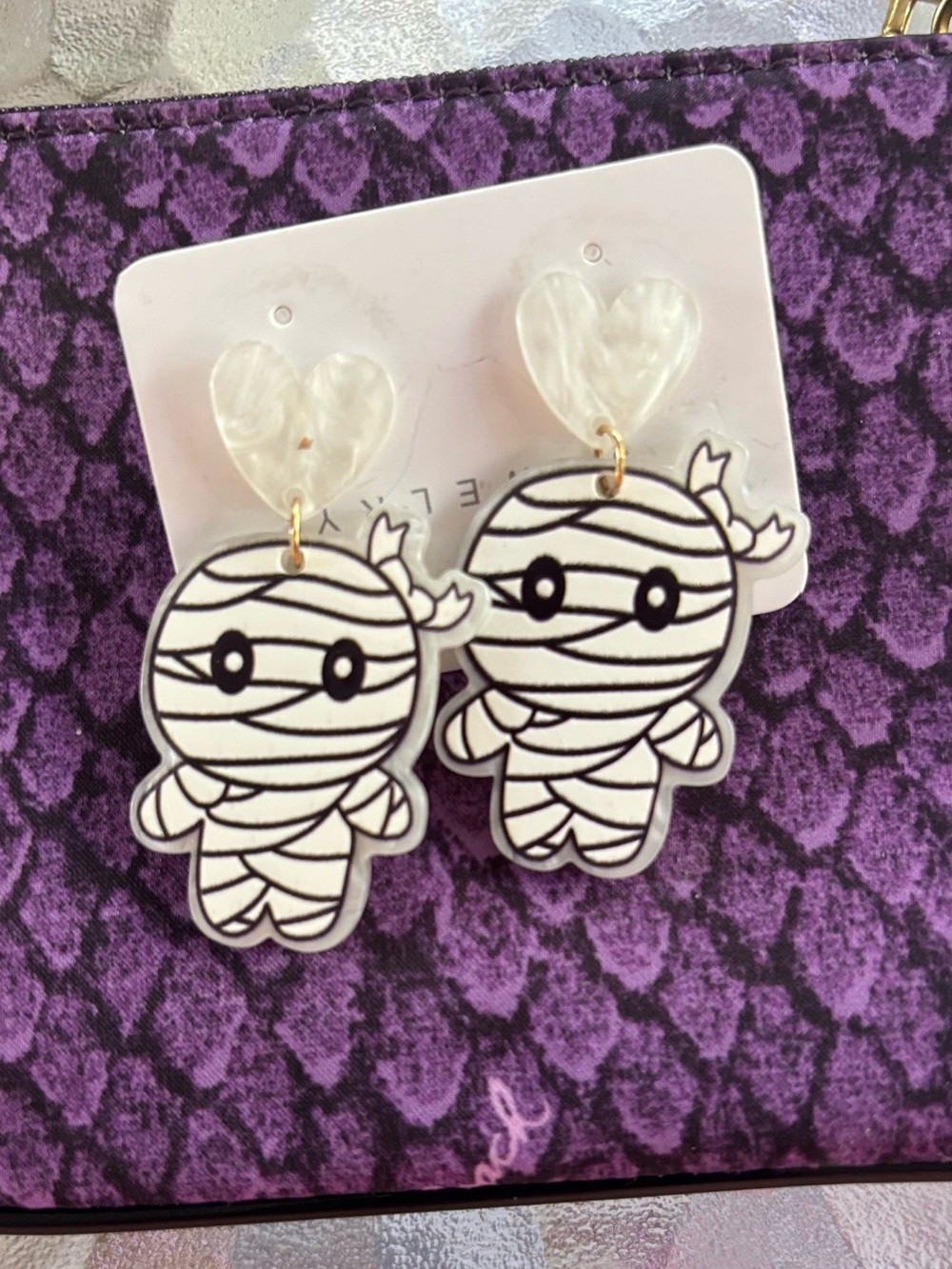 Halloween earrings mummies